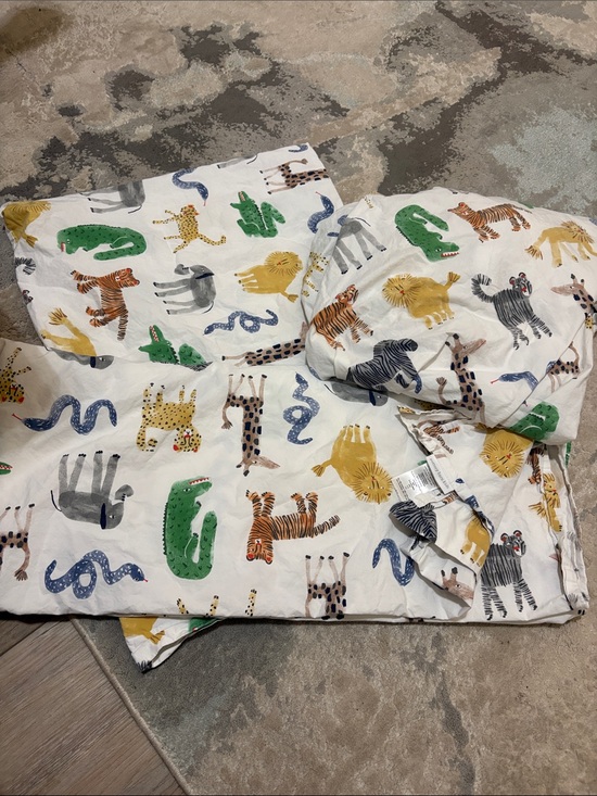 Pottery Barn Kids Other - Pottery Barn Kids Safari Animal twin sheet set in White with Multicolor Prints